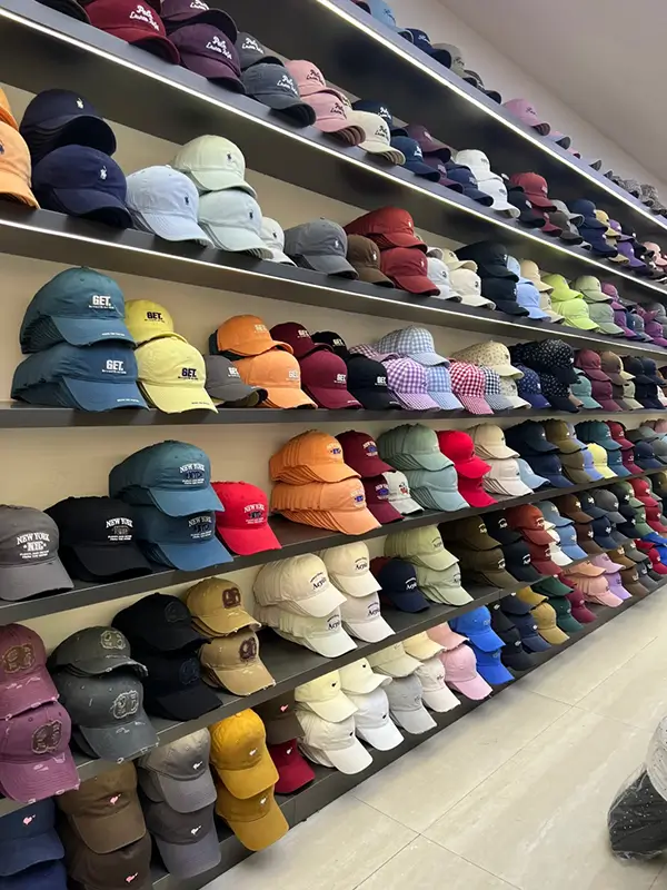 caps in Yiwu market