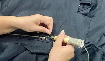 Inspect semi-finished handbags