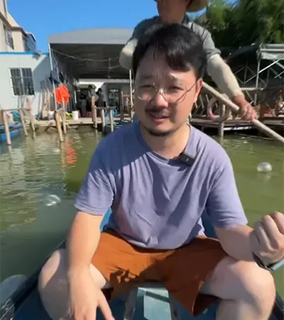 sourcing agent Joe on the ship to pick a oyster