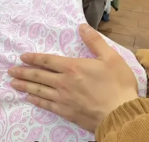 Sourcing agent's hand on temperature-reactive fabric