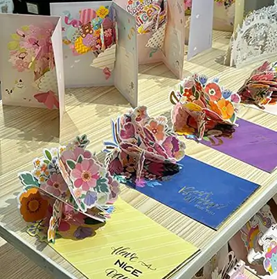 V-fold pop-up flower bouquet greeting cards